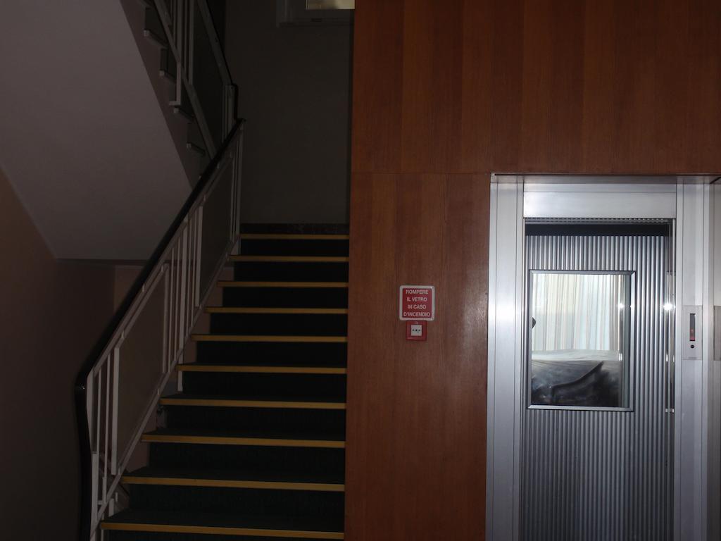 Hotel Glenn リミニ エクステリア 写真
