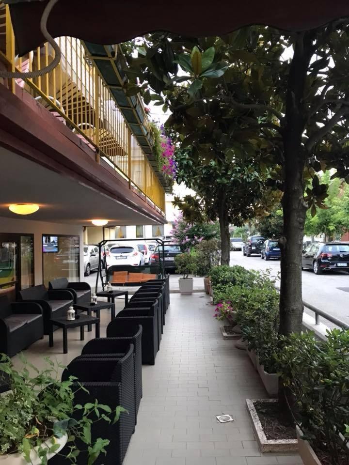 Hotel Glenn リミニ エクステリア 写真